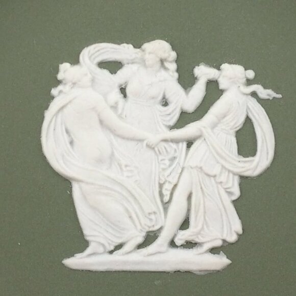 2 Pieces of Wedgwood Jaspeware Green Pieces Candlestick Holder Trinket Dish - Picture 9 of 10